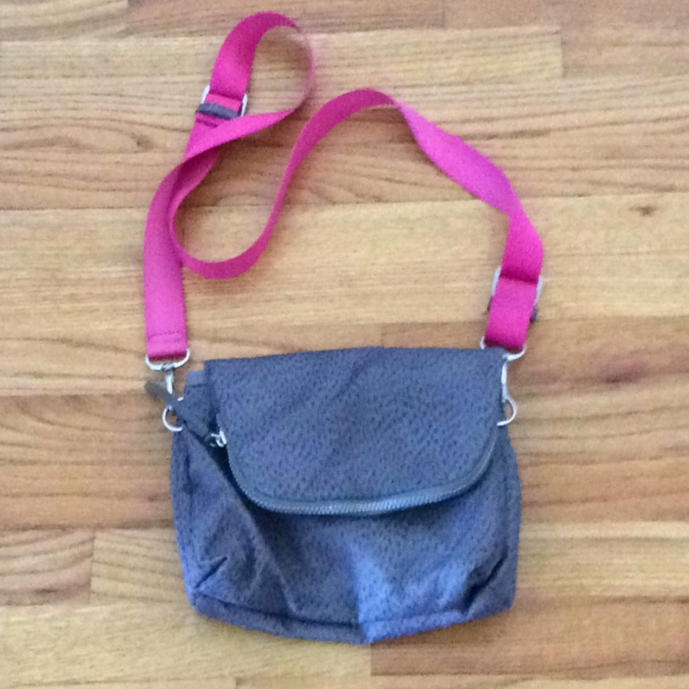 Lululemon festival bag
